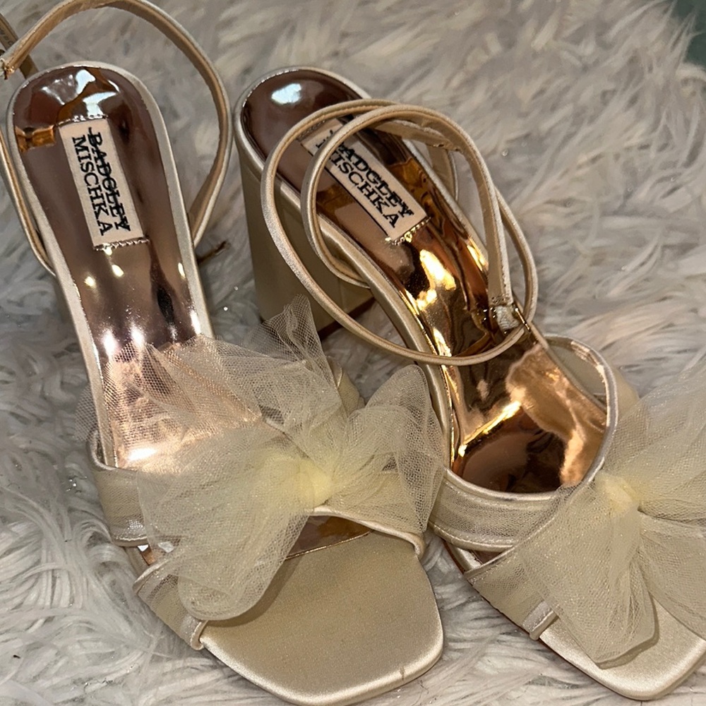 Badgley Mischka Tess Ankle Strap Sandal (IVORY)